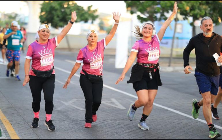 La ruta de 10 kilómetros, trazada por el corazón de la Ciudad de las Niñas y los Niños, ofreció postales únicas. ESPECIAL / Comude Jalisco