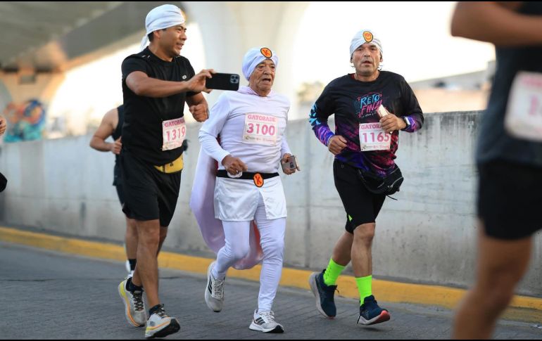 La ruta de 10 kilómetros, trazada por el corazón de la Ciudad de las Niñas y los Niños, ofreció postales únicas. ESPECIAL / Comude Jalisco