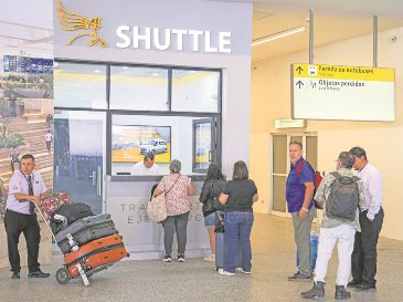 Pasajeros destacan la comodidad y la confiabilidad del nuevo servicio de shuttle del Aeropuerto Internacional de Guadalajara hacia distintos puntos de la ciudad. EL INFORMADOR/ J. Acosta