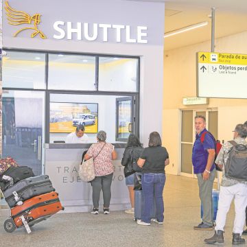 Pasajeros destacan la comodidad y la confiabilidad del nuevo servicio de shuttle del Aeropuerto Internacional de Guadalajara hacia distintos puntos de la ciudad. EL INFORMADOR/ J. Acosta