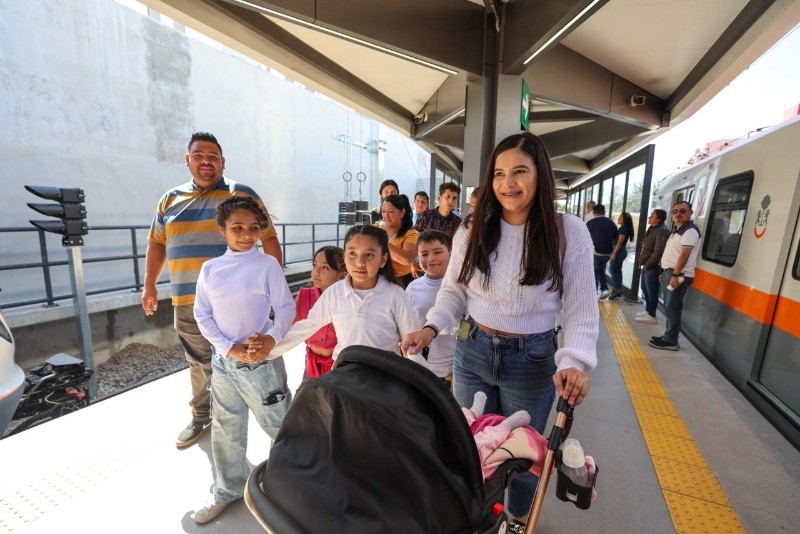 Ariadna Rodríguez acompañada de su familia. &nbsp;EL INFORMADOR/ A. Navarro