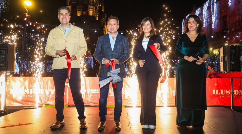 El Gobernador, Pablo Lemus, pidió no perder la “capacidad de impresionarnos” con las decoraciones que adornan el Centro. EL INFORMADOR/ J. Acosta