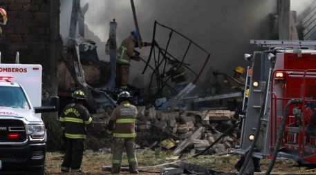 El aterrizaje de emergencia en un campo de futbol no evitó la exploción de la aeronave, pero minimizó sus efectos en tierra. SUN/A. Vargas