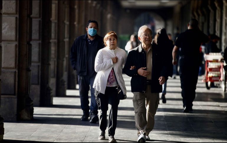 Protección Civil recomienda vestir con al menos tres capas de ropa, de preferencia de algodón o lana. Sun/Archivo