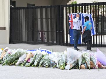 Según las investigaciones preliminares, las autoridades creen que padre e hijo actuaron de manera independiente y que estuvieron influidos por ideología vinculada al Estado Islámico. EFE/EPA/M. Tsikas