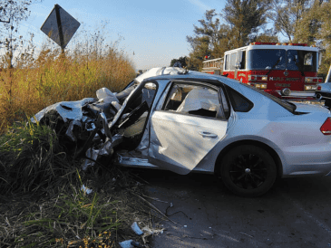Personal de la Unidad Estatal de Protección Civil y Bomberos, de la Coordinación municipal de La Barca y de Atotonilco, así como de la Guardia Nacional, atendieron el siniestro vehicular.  ESPECIAL/Protección Civi Jalisco