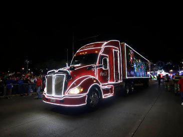 Con luces y tradición, la Caravana Coca-Cola reafirma su lugar como uno de los eventos más esperados de diciembre. EL INFORMADOR/ARCHIVO
