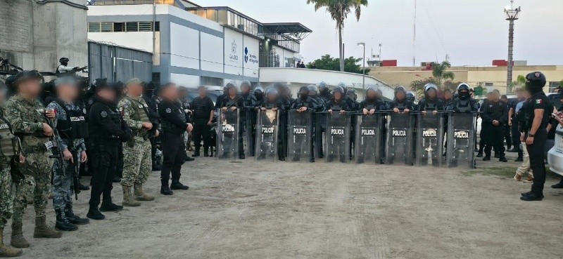  Fuerzas estatales y federales realizaron un operativo en el Ceinjure Vallarta para preservar el orden y reforzar la seguridad.&nbsp;CORTESÍA 
