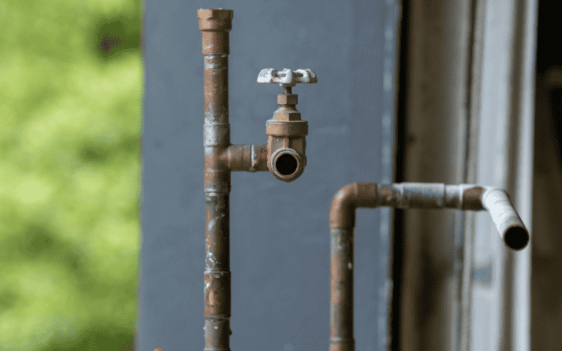 Si quieres eliminar malos olores del baño encárgate de la tubería. CANVA / ESPECIAL