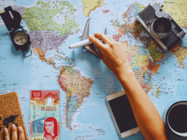 En algunos casos, reservar con mucha antelación permite acceder a mejores precios. En otros, es posible encontrar buenas ofertas en el último momento. ESPECIAL / CANVA