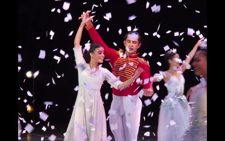 “El Cascanueces”, del Ballet de Jalisco, fue dirigido por Lucy Arce Álvarez. La puesta en escena, que arrancó temporada este miércoles 17, y se presentará hasta el domingo 21, y cuenta con 80 bailarines. EL INFORMADOR/ F. Salcedo