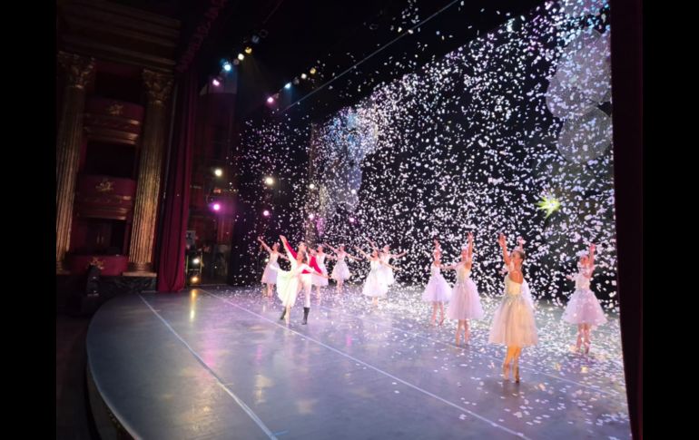 “El Cascanueces”, del Ballet de Jalisco, fue dirigido por Lucy Arce Álvarez. La puesta en escena, que arrancó temporada este miércoles 17, y se presentará hasta el domingo 21, y cuenta con 80 bailarines. EL INFORMADOR/ F. Salcedo
