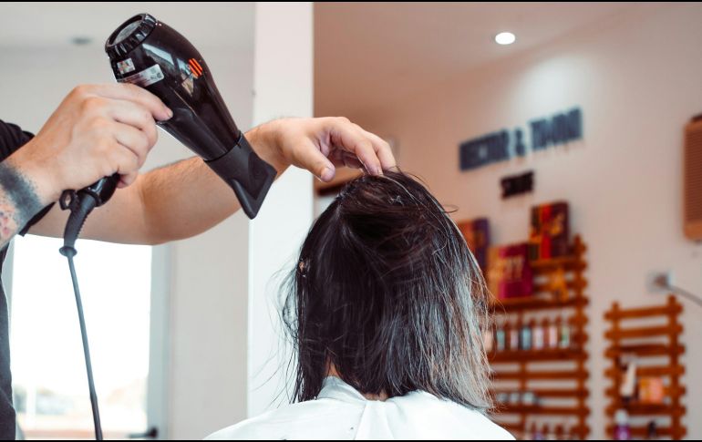 ¿Qué cortes de cabello ayudan a rejuvenecer? UNSPLASH / N. FLOR