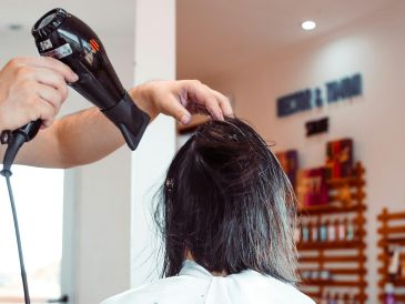 ¿Qué cortes de cabello ayudan a rejuvenecer? UNSPLASH / N. FLOR