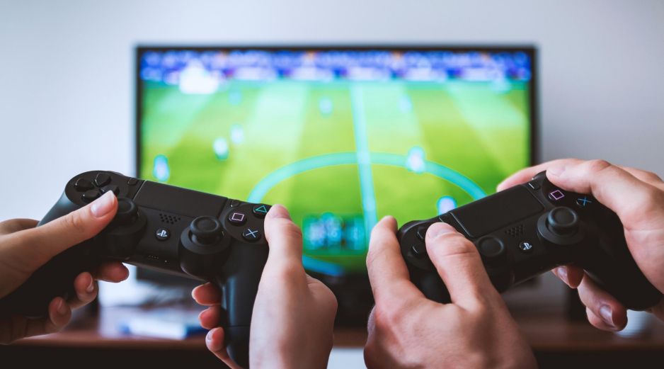La iniciativa tiene por objetivo de reconocer e incorporar de manera formal a los deportes electrónicos o eSports dentro del sistema deportivo nacional. ESPECIAL / CANVA