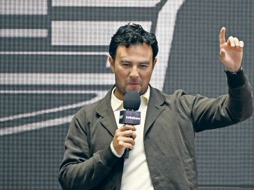 El mexicano vuelve al Gran Circo con el mismo número pero con un nuevo proyecto deportivo de la mano de Cadillac. AFP