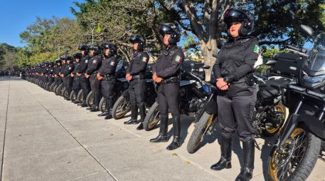 El acto protocolario para la entrega de las motos se llevó a cabo en el parque 