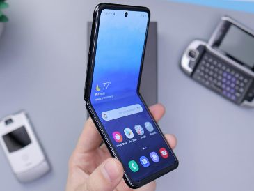 Todavía falta más de un año para el posible lanzamiento del Samsung Galaxy Z Fold 8, previsto para julio de 2026. UNSPLASH / D. ROMERO