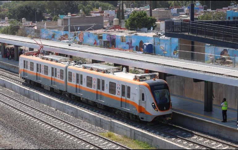 En su primera semana de servicio, la Línea 4 del Tren Ligero movilizó a miles de usuarios, de acuerdo con datos del SITEUR. EL INFORMADOR/ARCHIVO