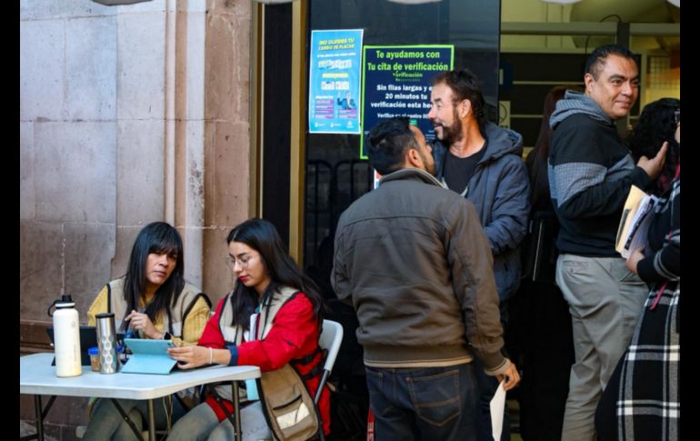 Las personas que no realicen el pago de su refrendo durante 2025 y estén obligadas a sustituir las placas, deberán cubrir en 2026 el costo del cambio que será superior a los dos mil 500 pesos. EL INFORMADOR/ A. Navarro