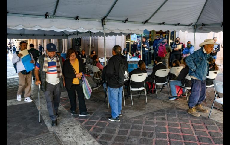 Las personas que no realicen el pago de su refrendo durante 2025 y estén obligadas a sustituir las placas, deberán cubrir en 2026 el costo del cambio que será superior a los dos mil 500 pesos. EL INFORMADOR/ A. Navarro