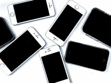 No necesitas gastar tanto para tener un buen teléfono. CANVA