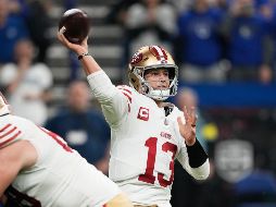 Brock Purdy (#13) lanzó cinco pases de anotación, el mejor registro en lo que va de su carrera. AP/C. Kaster