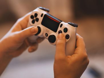 En el Gobierno Federal dicen que se enfocarán esfuerzos en campañas para jóvenes y adolescentes que los consumen videojuegos. ESPECIAL / CANVA