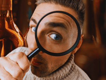 Las bebidas nacionales se identifican por el marbete color verde y las importadas por color vino. ESPECIAL / CANVA