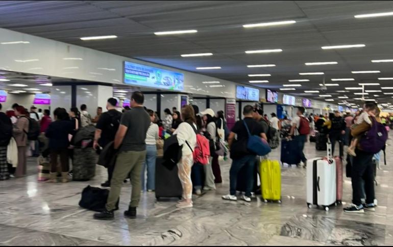 De acuerdo con el Grupo Aeroportuario del Pacífico, en estos días se realizan hasta 52 operaciones por hora entre pasajeros, carga y aviación general. ESPECIAL