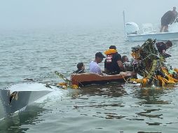 La Secretaría de Marina, a través de la Armada de México, confirmó el fallecimiento de seis de las ocho personas que viajaban el lunes en la aeronave de la Armada mexicana. AP