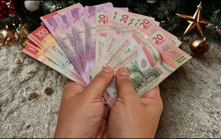 Navidad es día libre para las y los trabajadores en México. Esto significa que quienes laboren con normalidad deben percibir el pago de su día más el doble de su salario. ESPECIAL / CANVA