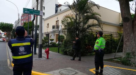 El gobierno de Perú ha reiterado que respetarán la inmunidad diplomática de la embajada mexicana, pero no da el salvoconducto permita a Betssy Chávez abandonar el país legalmente. AP/M. Mejía