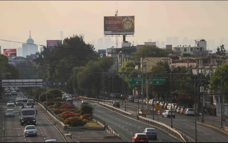 Aunque ayer hubo altos niveles de contaminación en la Ciudad de México, sólo en Toluca y Santiago Tianguistenco se declaró la contingencia ambiental. SUN/H. Salvador
