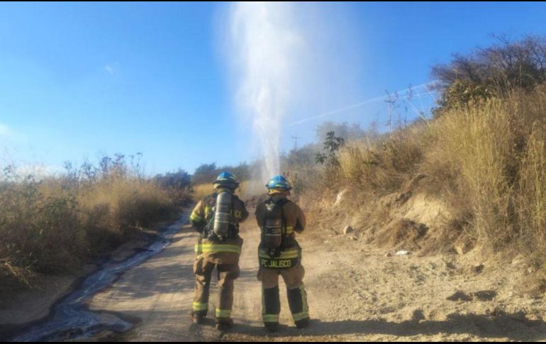El derrame de hidrocarburo generó cierres preventivos y labores de contención para evitar riesgos a la población. CORTESÍA