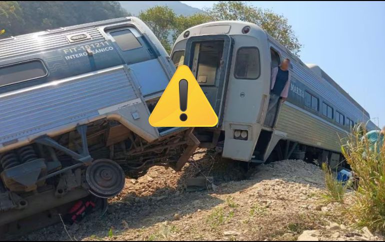 El almirante explicó que se descarriló la locomotora, lo que llevó a que los cuatro vagones se salieran de las vías. ESPECIAL / SEMAR