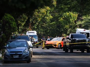 La Fiscalía de Jalisco añadió que se encuentra ya realizando las investigaciones pertinentes, lo que implica que la circulación peatonal y vehicular en la zona estará restringida algunas horas más. EL INFORMADOR / J. ACOSTA