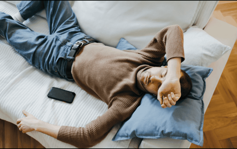 La mayoría de los expertos coinciden en que los adultos necesitan entre 7 y 9 horas de sueño por noche. CANVA