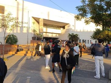 En redes sociales se supo de varios edificios que, ante las alertas, decidieron evacuar momentáneamente, como la Clínica 53 en Zapopan. ESPECIAL