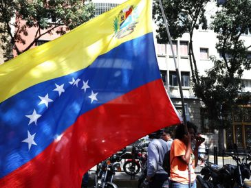 Unas 40 personas habrían muerto durante la operación estadounidense contra Venezuela este sábado y la captura de su presidente, Nicolás Maduro, de acuerdo con un funcionario venezolano consultado por el New York Times. EFE/ M. Gutiérrez