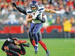 Zach Charbonnet anotó con un acarreo de 27 yardas en el primer cuarto del encuentro en la victoria de Seattle. AFP