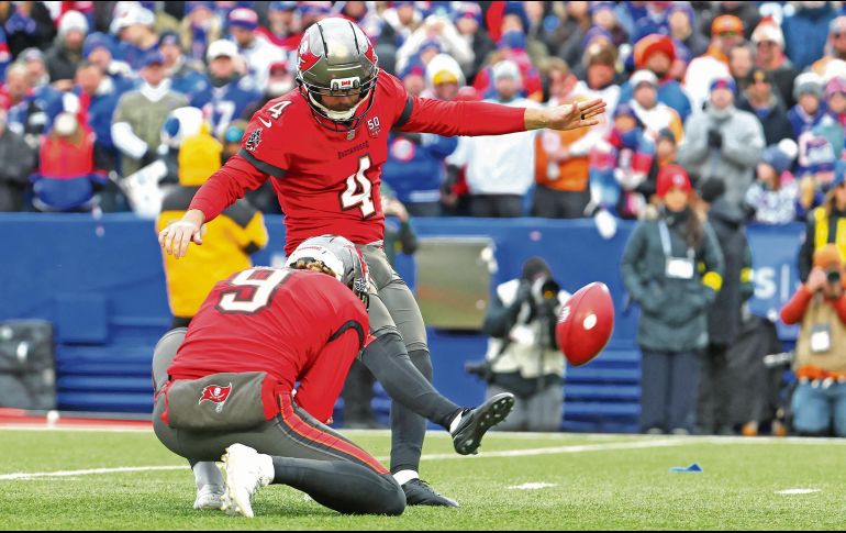 Chase McLaughlin pateó tres goles de campo. AFP