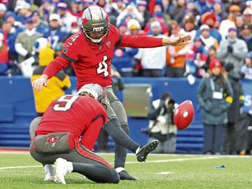 Chase McLaughlin pateó tres goles de campo. AFP