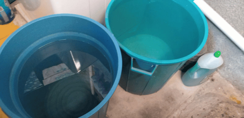 Para prevenirse, Mario Sainz llenó en su casa tres botes de agua previo al corte. ESPECIAL&nbsp;