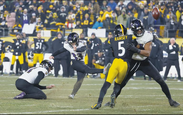 La patada de 44 yardas de Tyler Loop se desvió a la derecha, dándole el triunfo a los Steelers. AFP