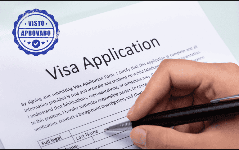 Es recomendable llevar documentos de respaldo a la entrevista, en caso de que el agente los solicite.  CANVA