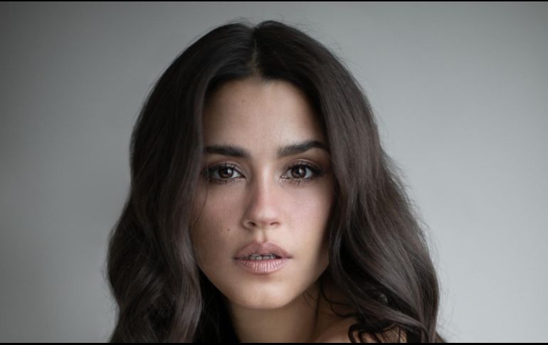 Su música fusiona raíces tropicales, pop y guiños urbanos, abordando vínculos, deseo y transformación personal desde una mirada femenina auténtica. CORTESÍA