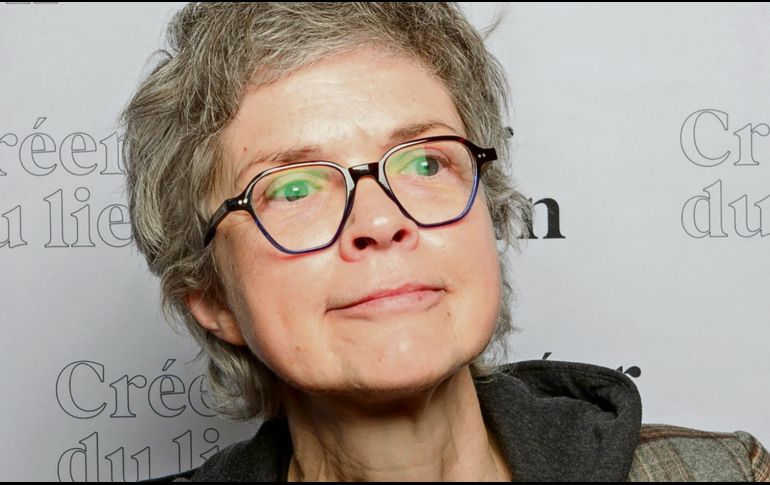 La poeta quebequense, combina versos y artilugios visuales para explorar la oscuridad y claridad del lenguaje humano. ESPECIAL