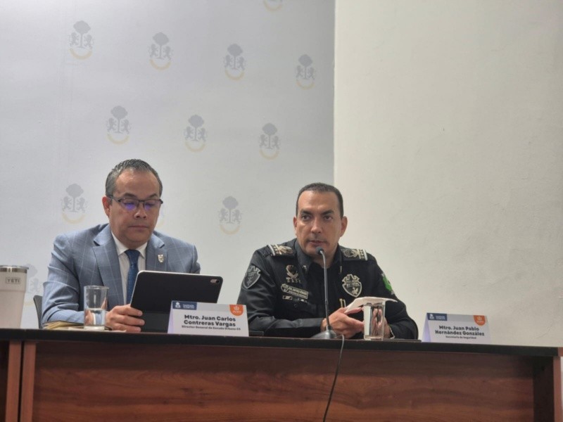 El director del C5, Juan Carlos Contreras Vargas (i), junto al secretario de Seguridad del Estado, Juan Pablo Hernández (d). EL INFORMADOR/R. Bobadilla&nbsp;