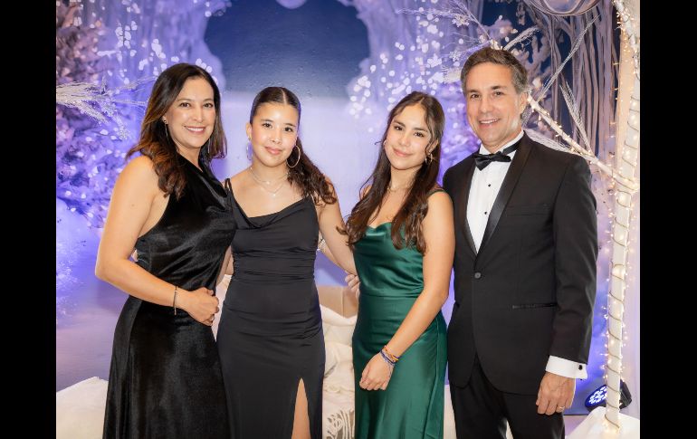 Carolina Rodríguez, Emma García, Sophie García y Michel García. GENTE BIEN JALISCO / Celebración de Año Nuevo en Hyatt Regency Andares Guadalajara